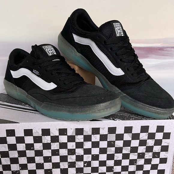 Vans Men’s Ave
Black/White
VN0A5JIBY28
Sneakers - Picture 4 of 16